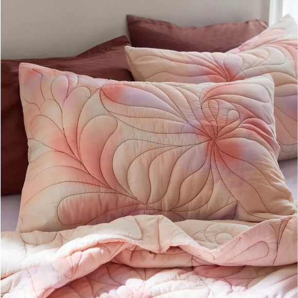 URBAN OUTFITTERS Trippy Quilt and Sham Set - Picture 6 of 7